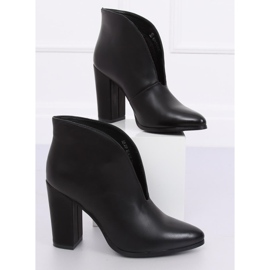 Černé boty s výřezem černé RB38P Black II Quality černá 3