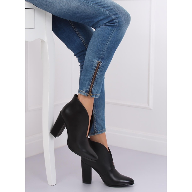Černé boty s výřezem černé RB38P Black II Quality černý 2