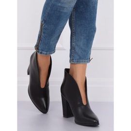 Černé boty s výřezem černé RB38P Black II Quality černá 4