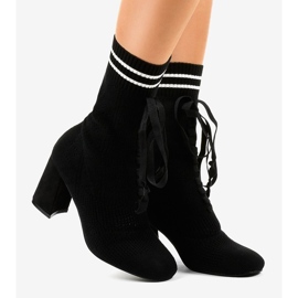 Černé kotníkové boty z látky LL-83 černá 1