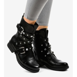 Černé vysoké izolované boty zdobené 88093 černá 2