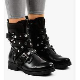 Černé vysoké izolované boty zdobené 88093 černá 1