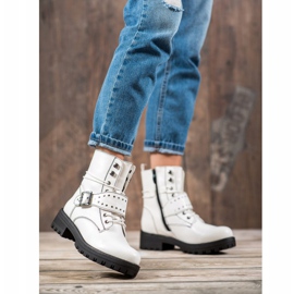 Goodin Bílí dělníci bílý 1 Goodin Bílí dělníci bílý 1