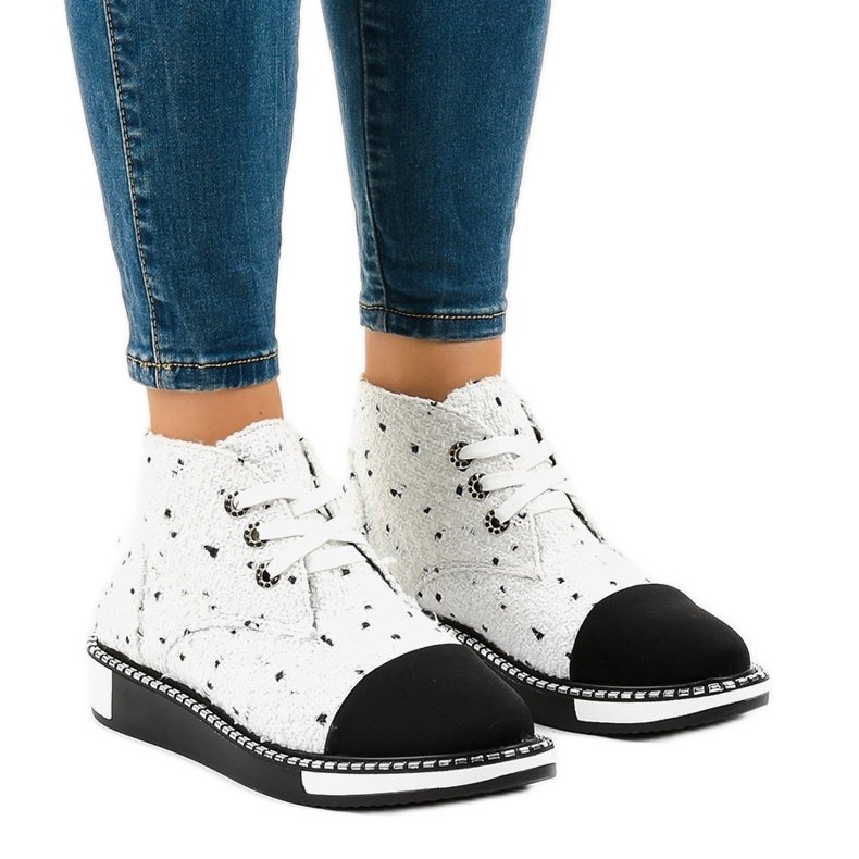 Bílé šněrovací boty TS1811 bílý 1