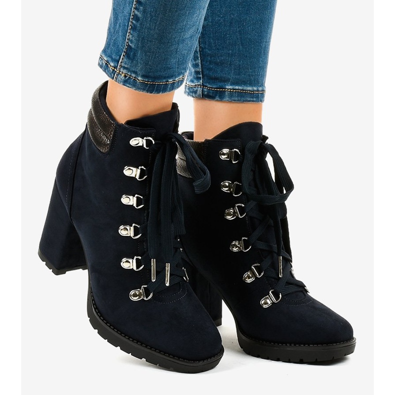 Námořnické modré semišové kotníkové boty na sloupku 8992 námořnická modrá 2