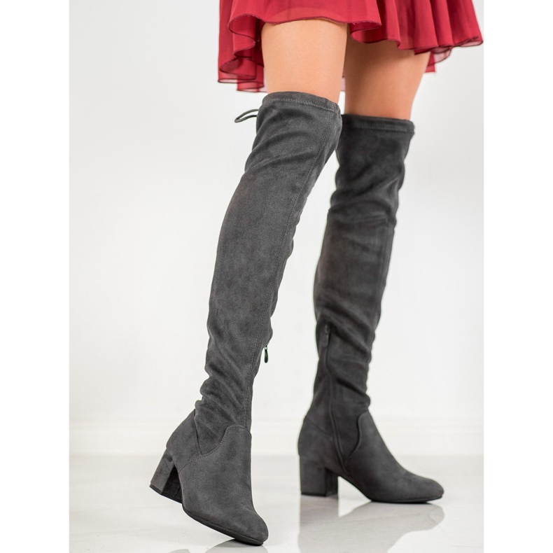 Seastar Šedí mušketýři na poště šedá 1