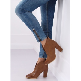 Boty s vykrojeným hnědým RB38P Camel 1