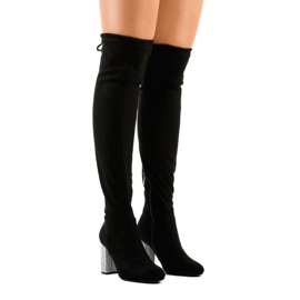 Černé semišové boty na zdobeném sloupku BM150 černá 1