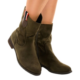 Zelené izolované ploché boty 99-110 zelený 1