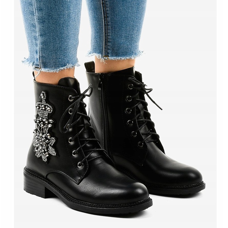 Černé ploché kotníkové boty s kamínky BH5501 černá 1 Černé ploché kotníkové boty s kamínky BH5501 černá 1