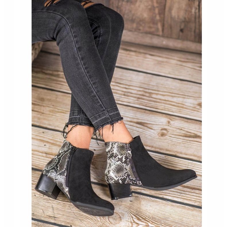 Kylie Boty s černým hadím potiskem 1