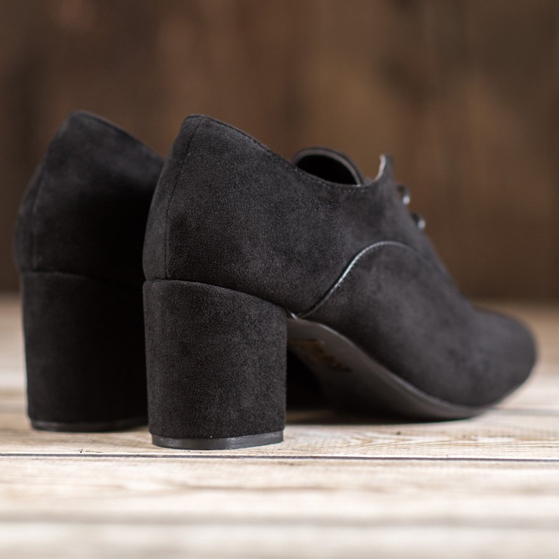 SHELOVET Šněrovací lodičky černá 1