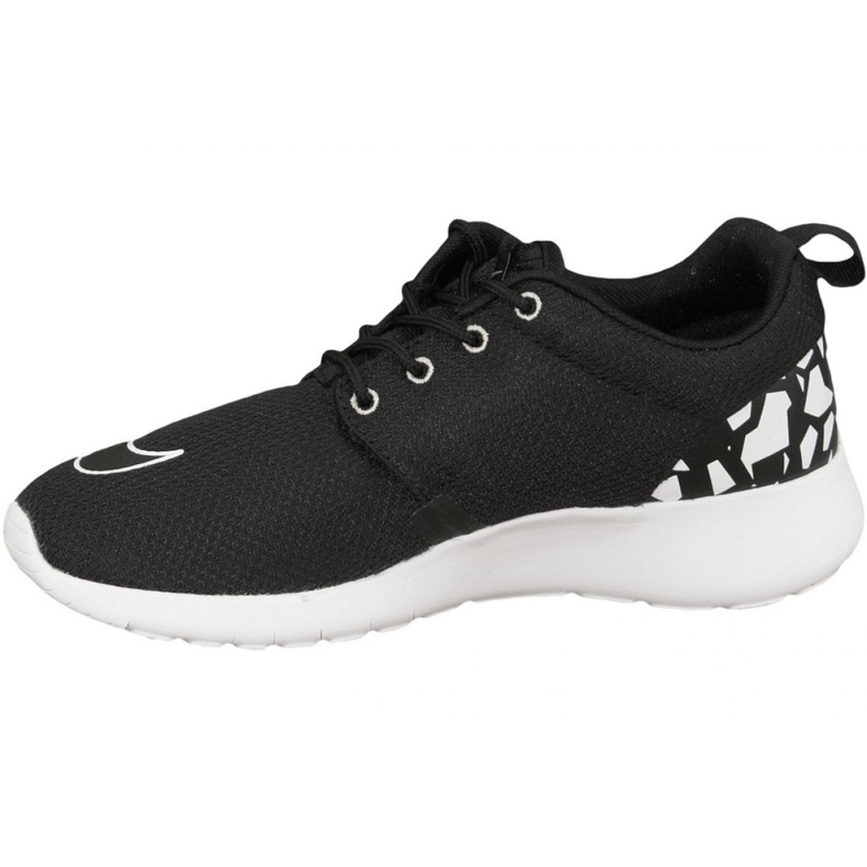 Boty Nike Roshe One Fb Gs W 810513-001 bílý černý 1