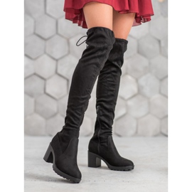 Small Swan Semišové mušketýři na pilíři černá 1