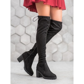 Small Swan Semišové mušketýři na pilíři černá 2