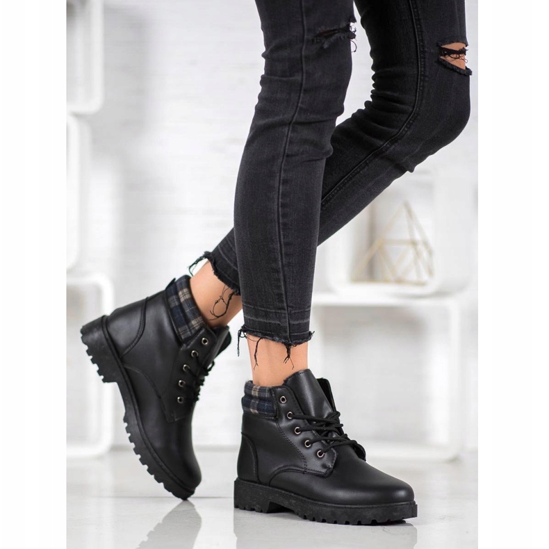 SHELOVET Pohodlné lapače na platformě černá 2