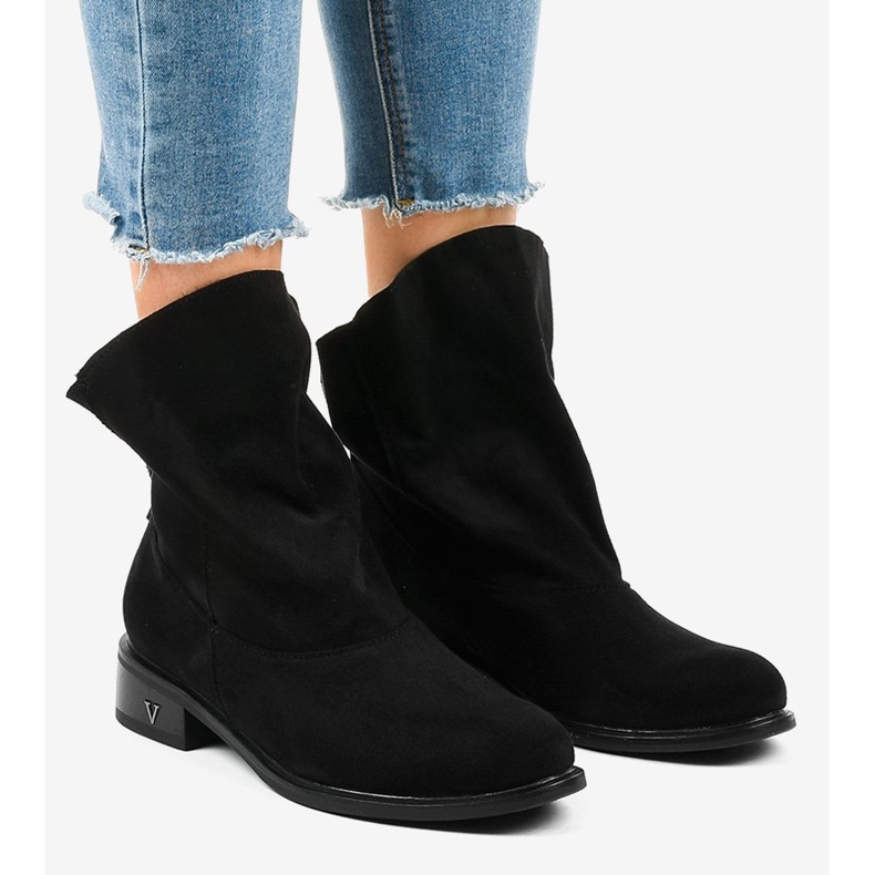 Černé ploché zateplené boty 6672-6 černá 1