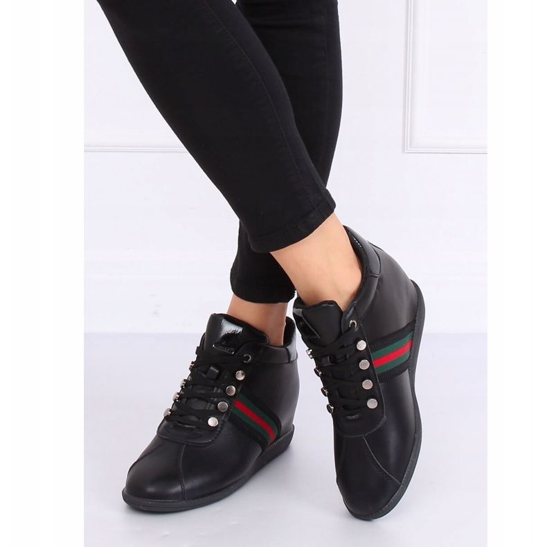 Černé boty na skrytém klínu K1833909 Negro černý 2