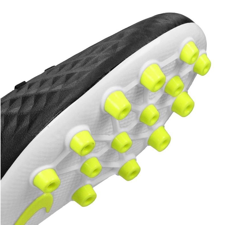 Boty Nike Legend 8 Academy Ag M AT6012-007 šedá černý 1