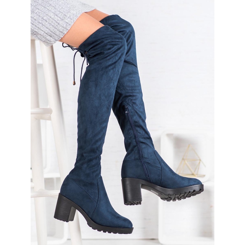 Small Swan Semišové mušketýři na pilíři modrý 2