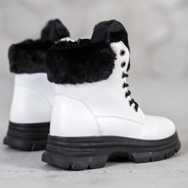 SHELOVET Šněrovací pracovníci s kožešinou bílý 1