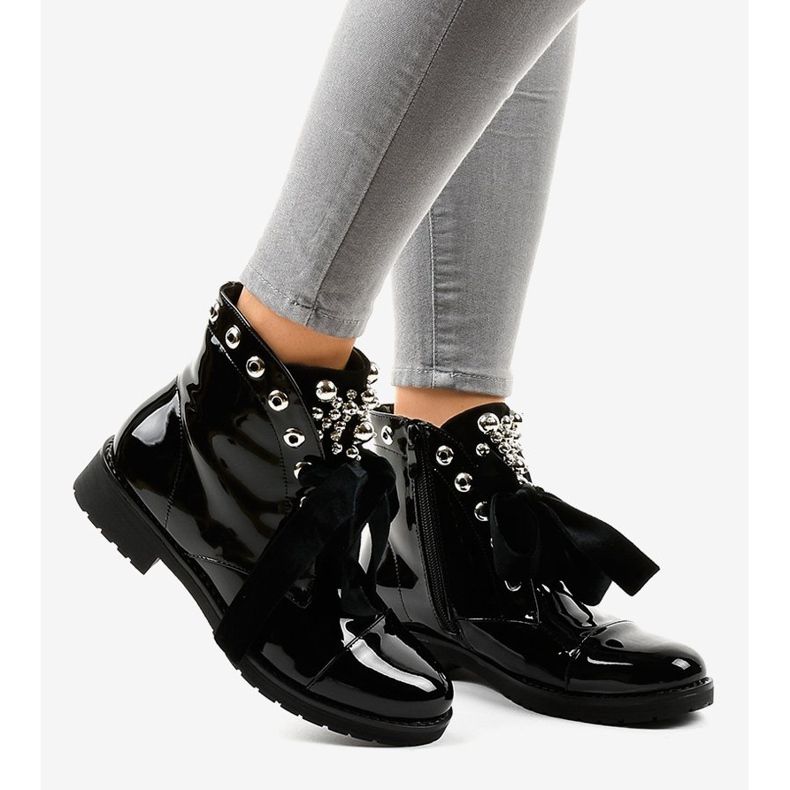 Černě lakované zateplené boty A3320EA černá 2