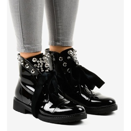 Černě lakované zateplené boty A3320EA černý 1