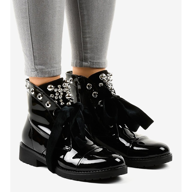 Černě lakované zateplené boty A3320EA černý 1