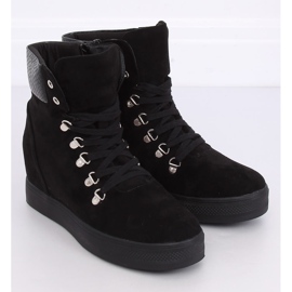 Černé klínové kozačky RQ216 Serpentine černá 1 Černé klínové kozačky RQ216 Serpentine černá 1