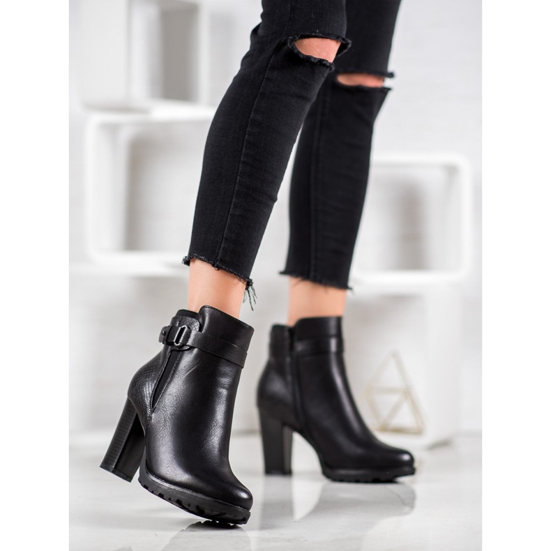 Super Mode Elegantní kozačky na sloupek černá 1 Super Mode Elegantní kozačky na sloupek černá 1