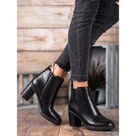 Ideal Shoes Pohodlné kozačky na vysokém podpatku černý 1