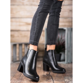 Ideal Shoes Pohodlné kozačky na vysokém podpatku černý 2