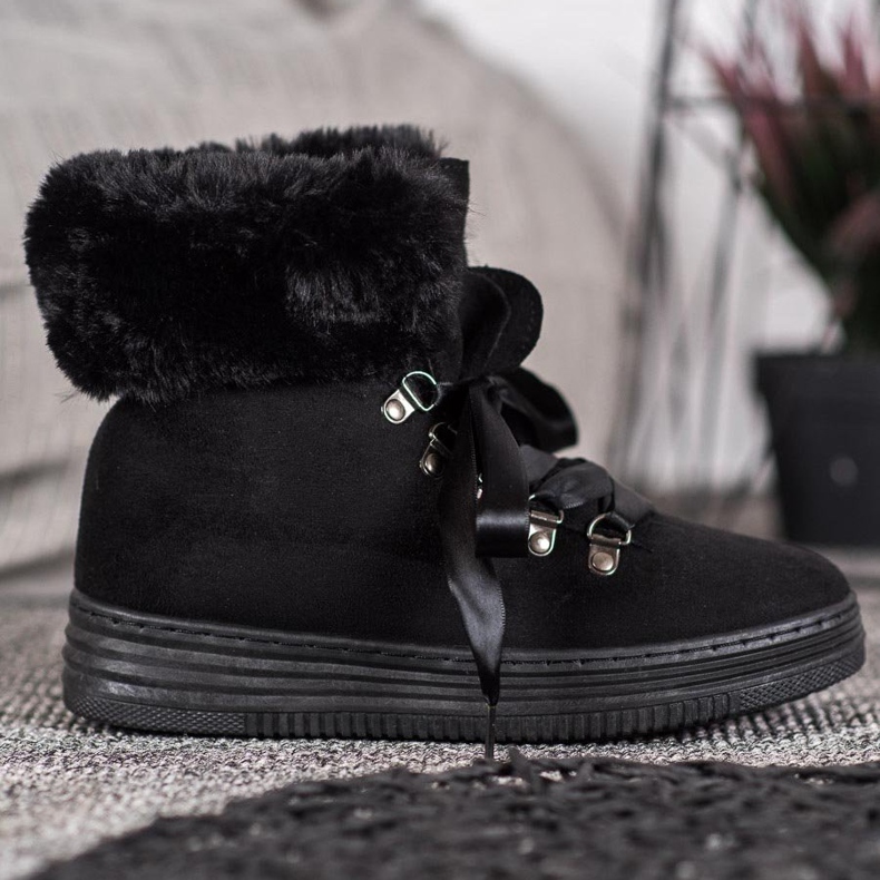 Queen Vivi Šněrovací boty s kožešinou černá 2