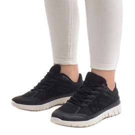 Černé sportovní tenisky se síťovinou X-18 černá 1