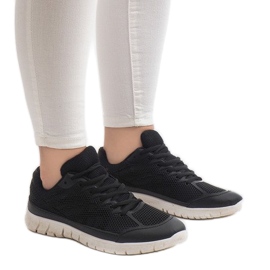 Černé sportovní tenisky se síťovinou X-18 černý 2