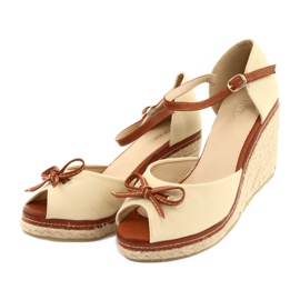 Vices Dámské sandály na klínku hnědý 3