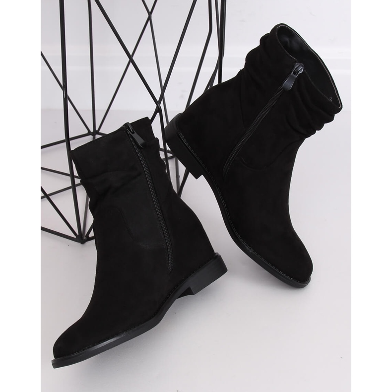 Černé boty na skryté klínové patě 2C8AX7680-1 Černá 1 Černé boty na skryté klínové patě 2C8AX7680-1 Černá 1