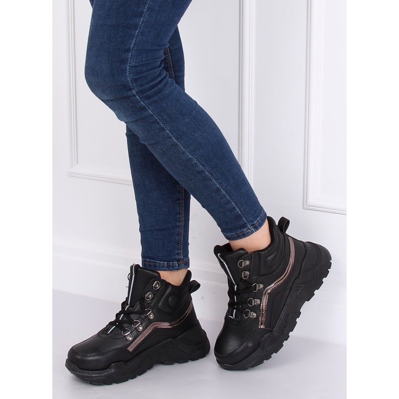 Černá sportovní obuv s vysokým kotníkem B0012-SP Černá 1