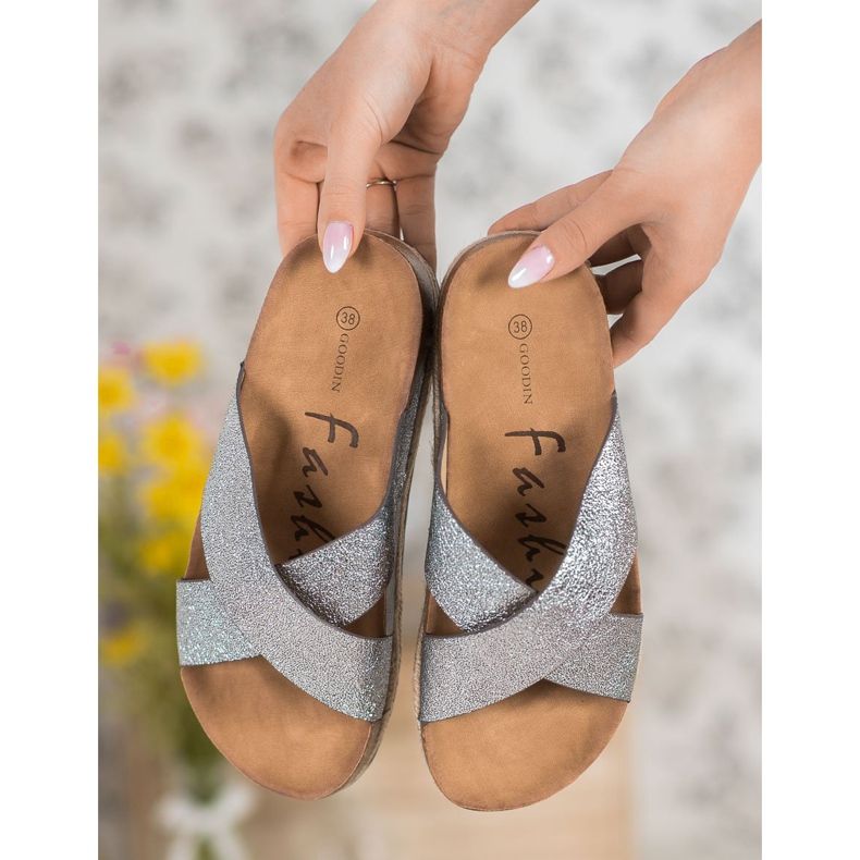 Goodin Pohodlné stříbrné pantofle šedá 1