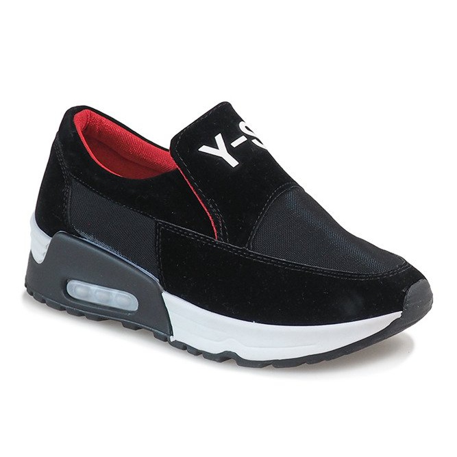 Černé sportovní boty s jemnou klínovou patou A-13 černá 1