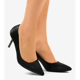 Černé lodičky na nízkém podpatku 1756-255 černá 2