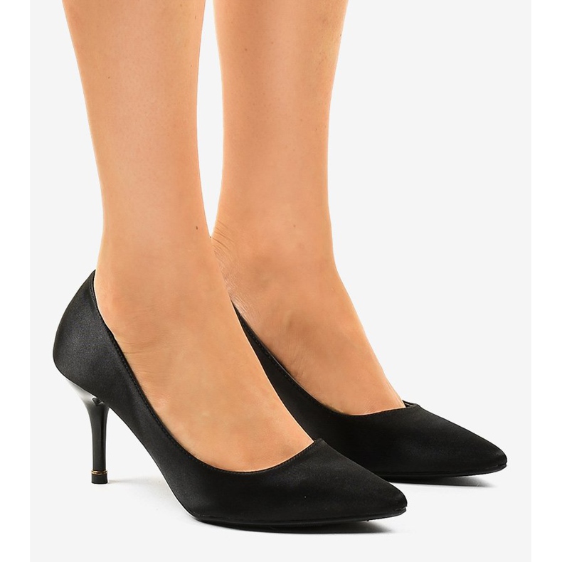 Černé lodičky na nízkém podpatku 1756-255 černá 1