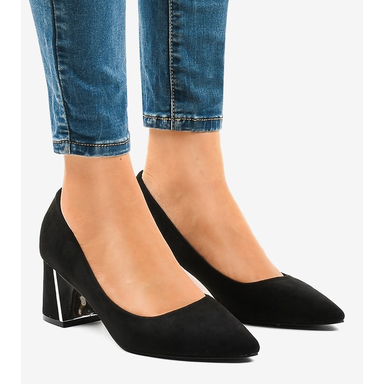 Černé semišové lodičky na sloupku L439 černá 1