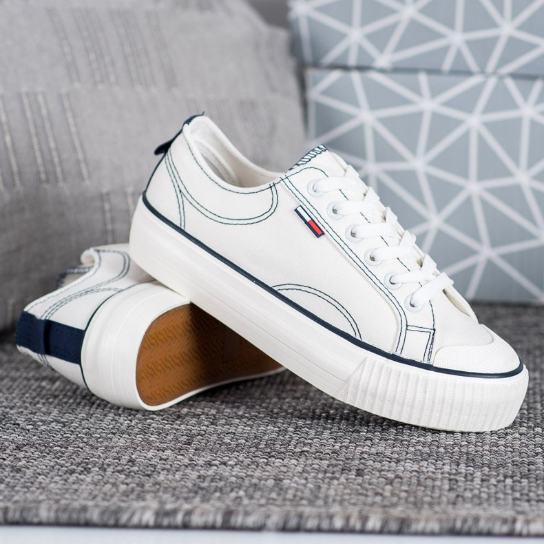 SHELOVET Bílé tenisky na platformě bílý 1