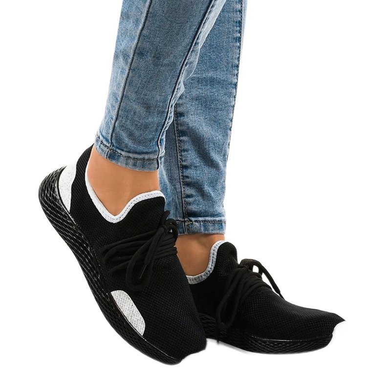 Černá dámská sportovní obuv B-6851 2 Černá dámská sportovní obuv B-6851 2