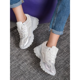 Small Swan Stylové bílé tenisky bílý 2