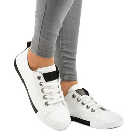 1016 bílých klasických tenisek černá 2