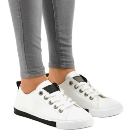 1016 bílých klasických tenisek černý 1