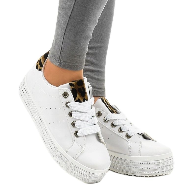 Bílé tenisky s leopardím potiskem na platformě M-071 bílý 1