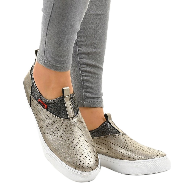 Zlaté tenisky s gumičkou A-92 zlatý 1